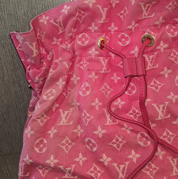 Louis Vuitton: Denim Noefull MM Monogram Tote - Picture 4 of 14